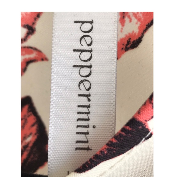 Peppermint floral top with 3/4 sleeves! - Picture 7 of 8